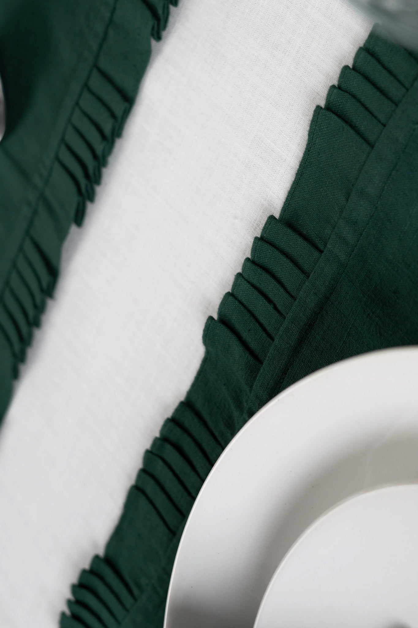 Green Table Mats , set of 4, emerald, effortless elegance, sustainable - Detail