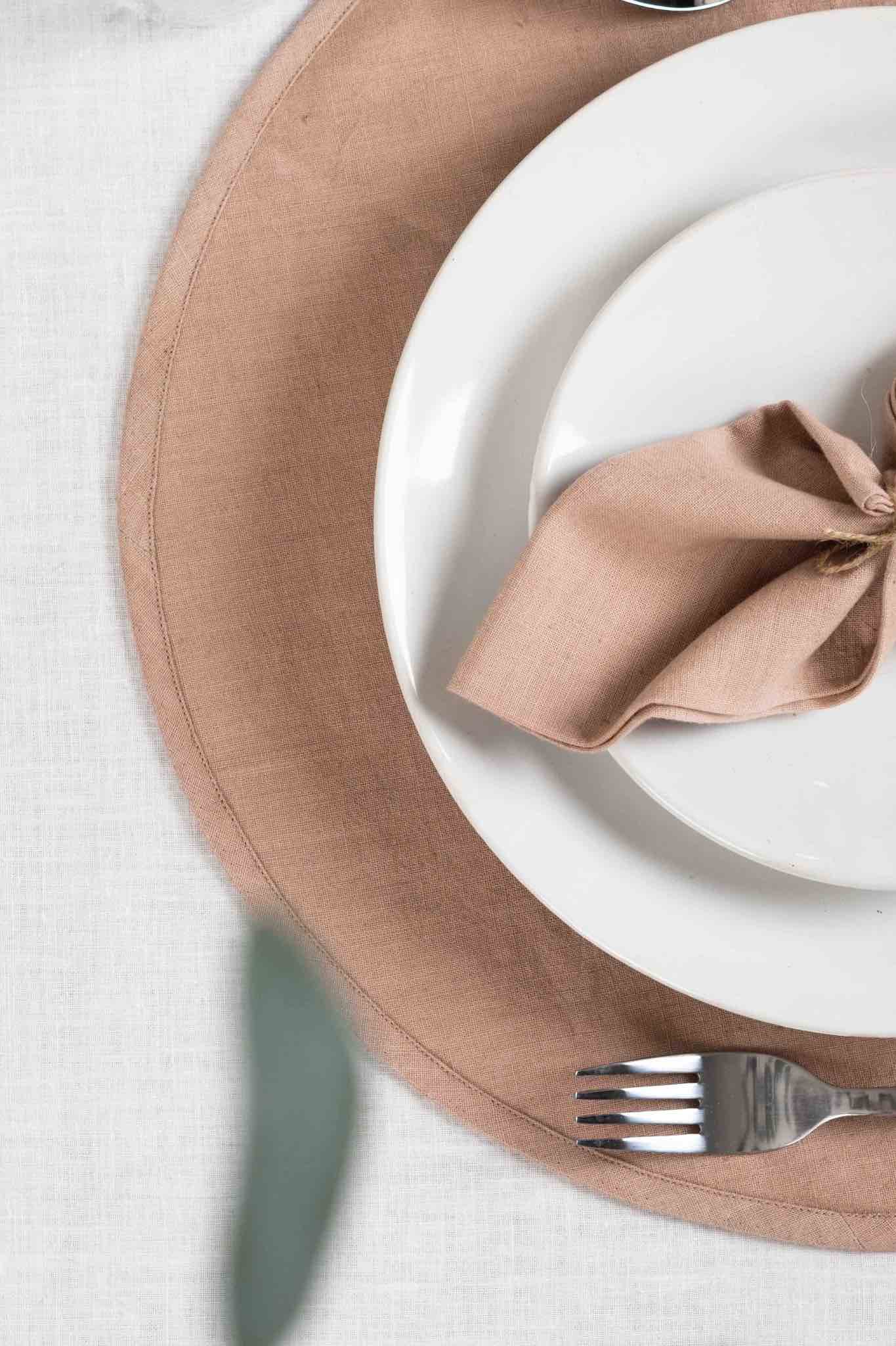 Brown Round Placemats , hazelnut, set of 4, sustainable and elegant - Detail