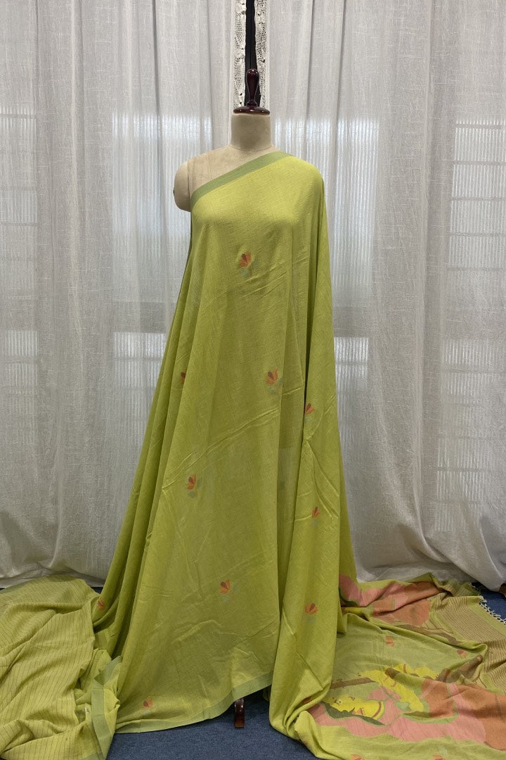 Green Muslin Jamdani Saree with Artistic Pallu